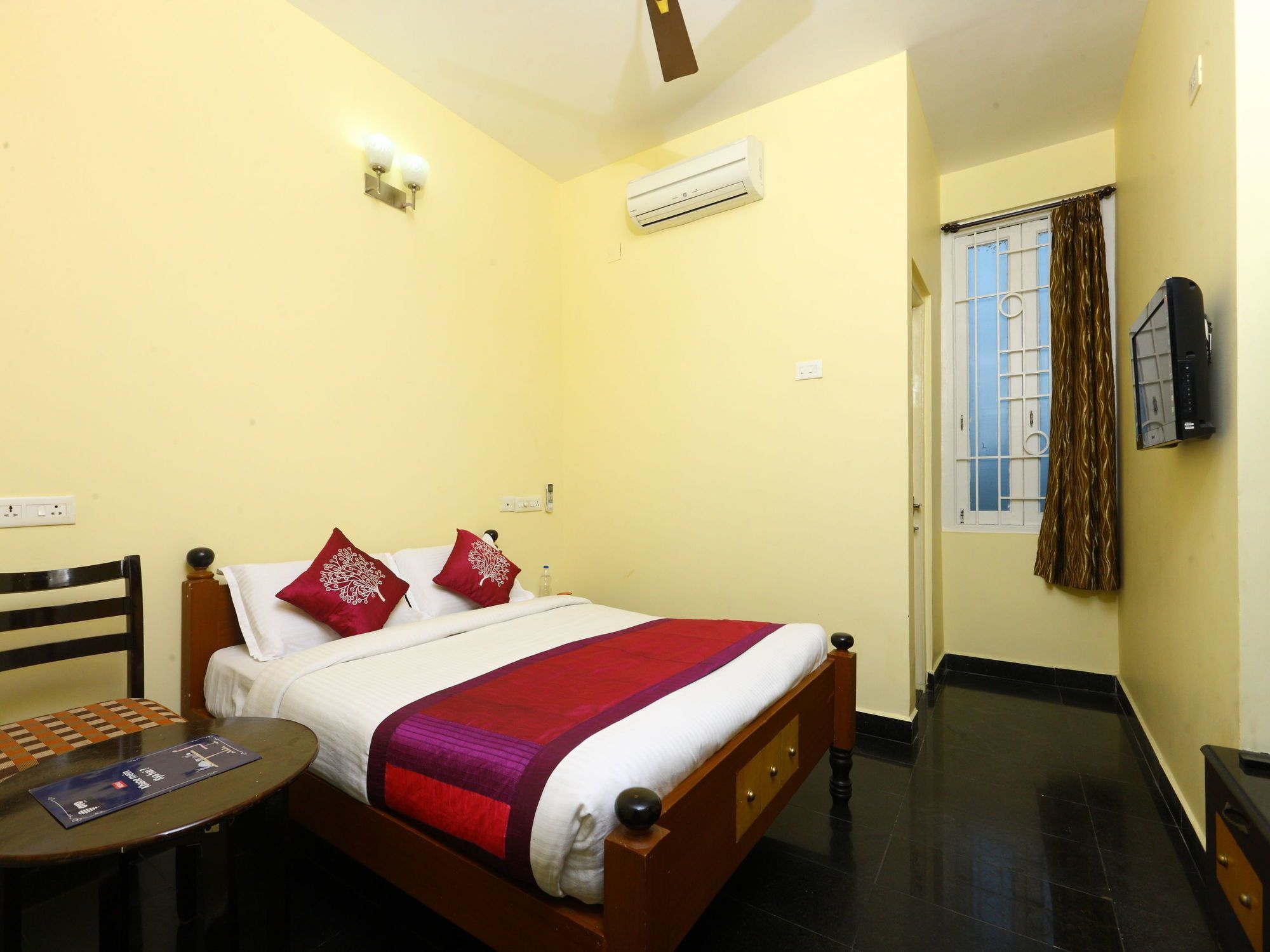 Oyo 10630 Hotel Nano Turf Maduráj Kültér fotó
