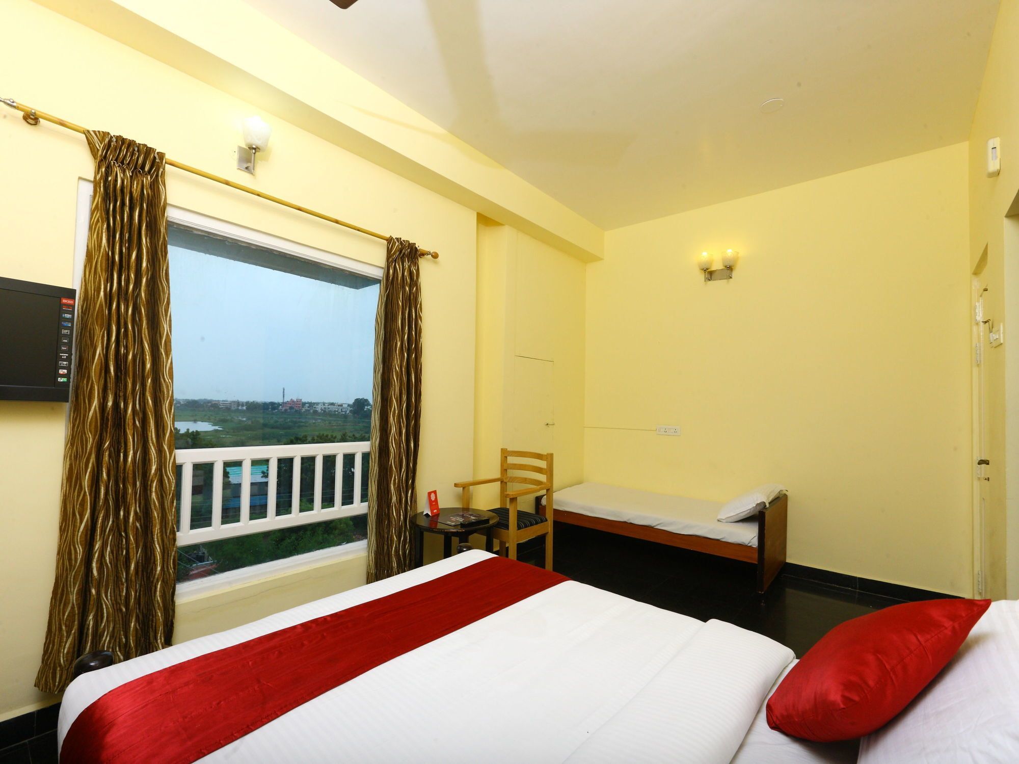 Oyo 10630 Hotel Nano Turf Maduráj Kültér fotó